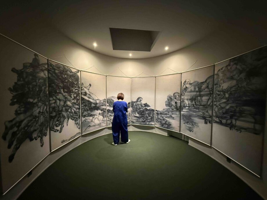 こども図書館みどりのゆびで「はじめて出会う『原爆の図』と平和の絵本」展開催中！